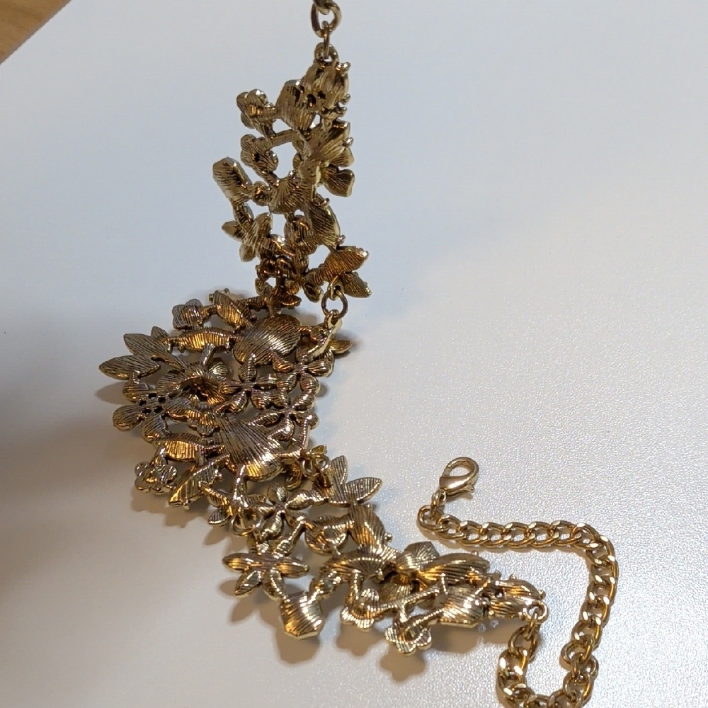 Stunning Gold and Silver Floral Necklace - Picture 8 of 9
